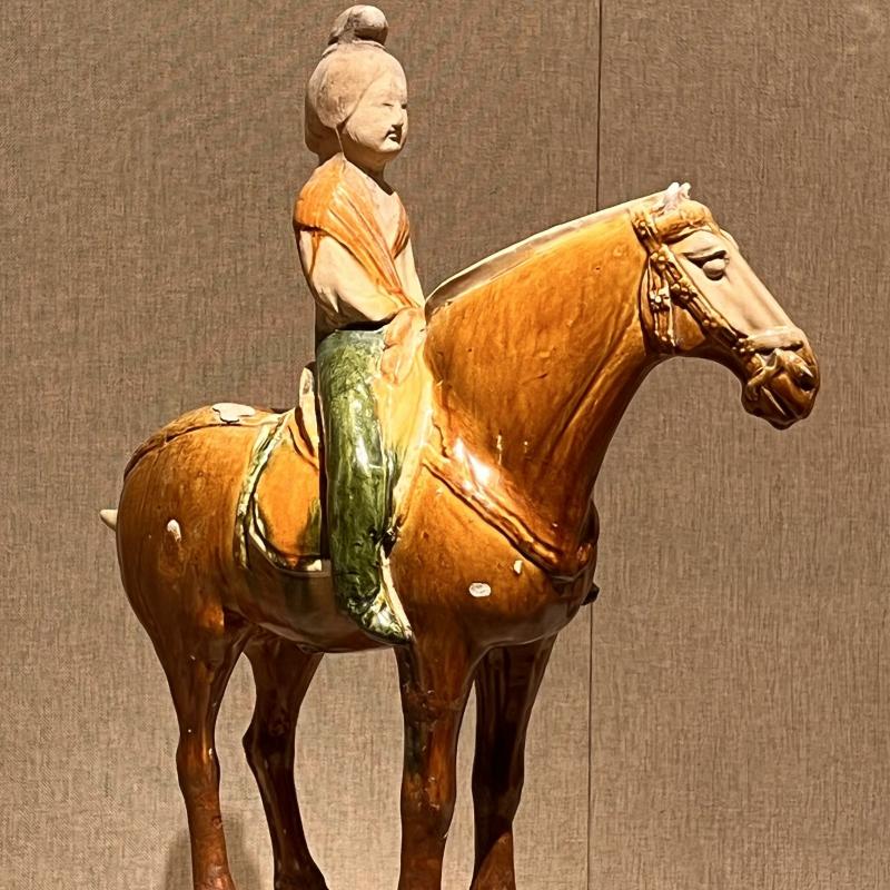 唐三彩骑马俑修复：藏在工具里的 “古物焕新术”